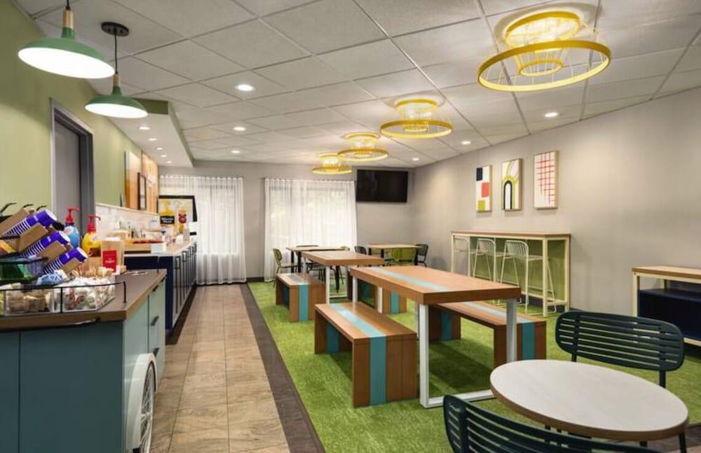 restaurant cafeteria
