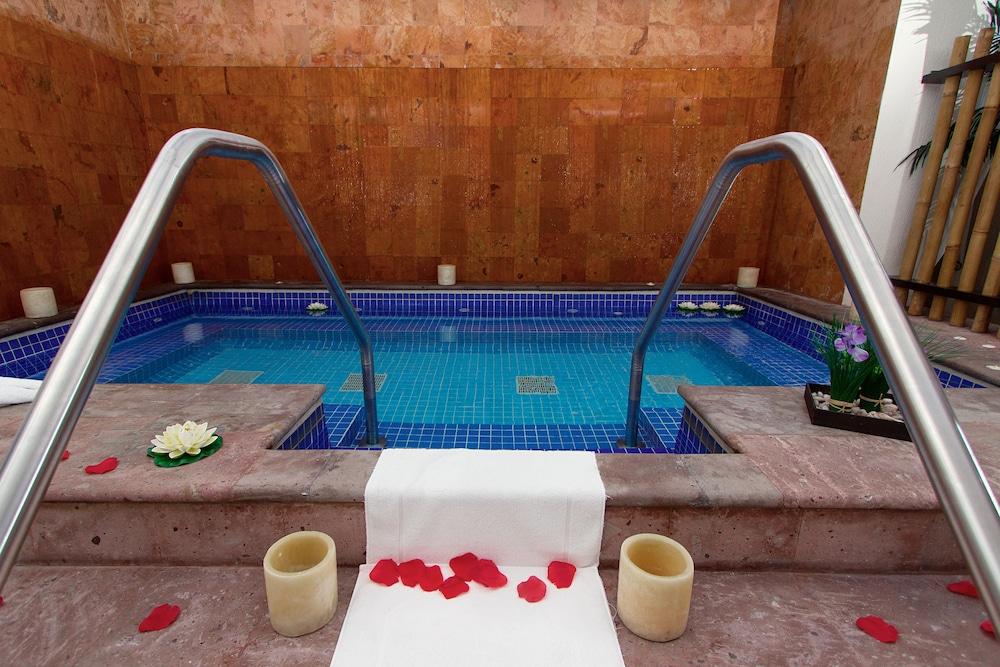swimming pool spa