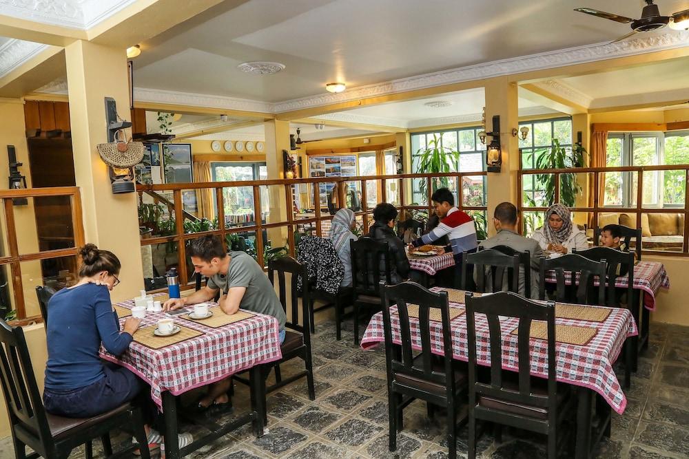 restaurant cafeteria