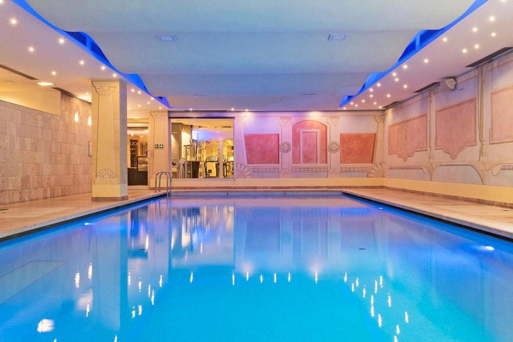 swimming pool spa