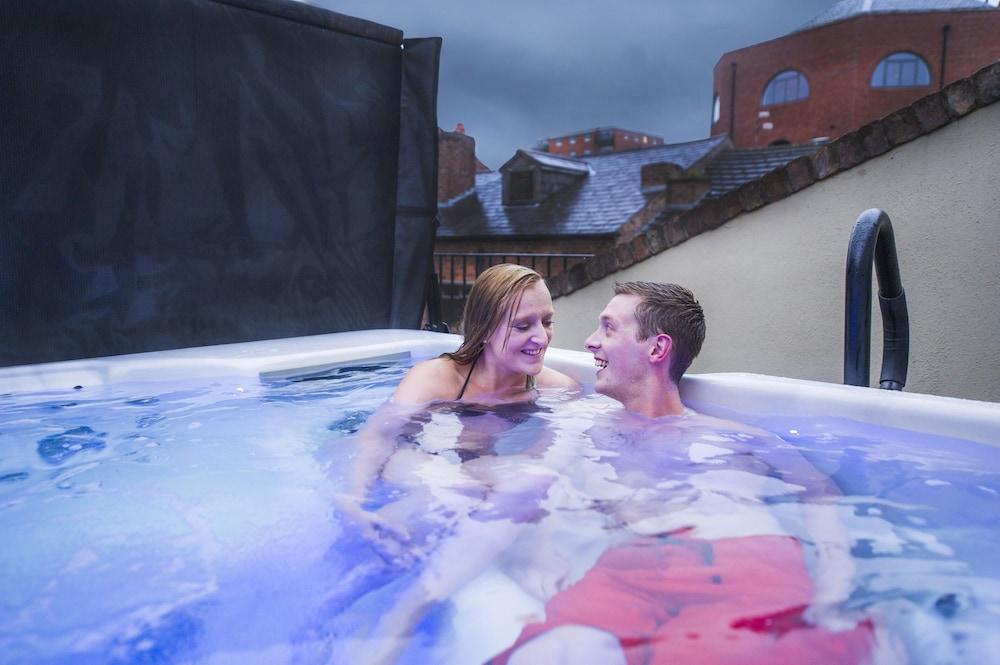 swimming pool spa