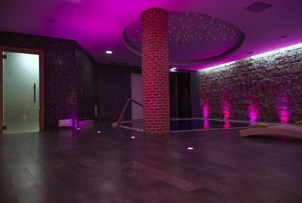 swimming pool spa