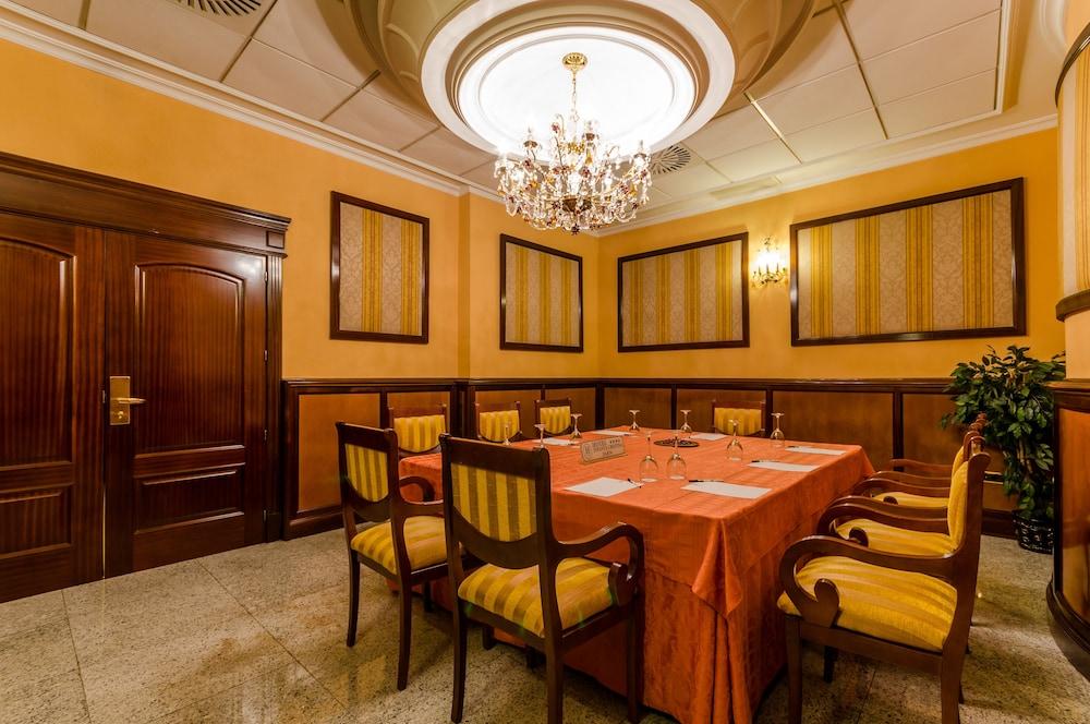 restaurant cafeteria