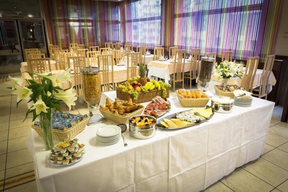 restaurant cafeteria