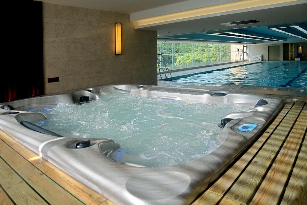 swimming pool spa