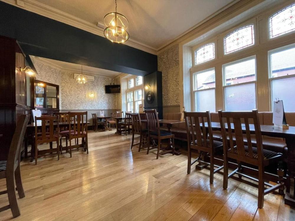 restaurant cafeteria