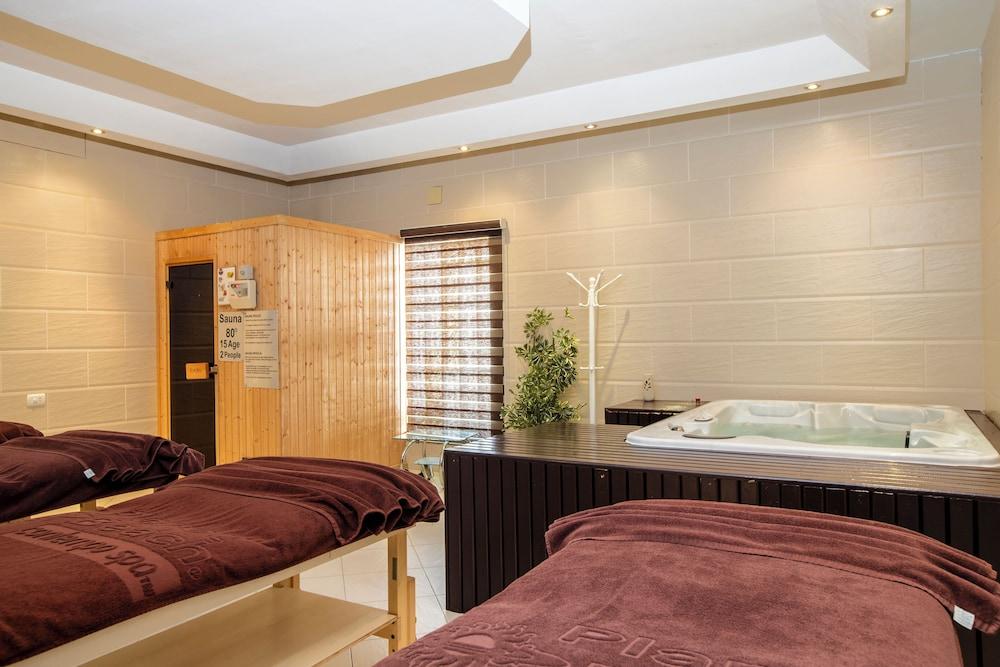 swimming pool spa