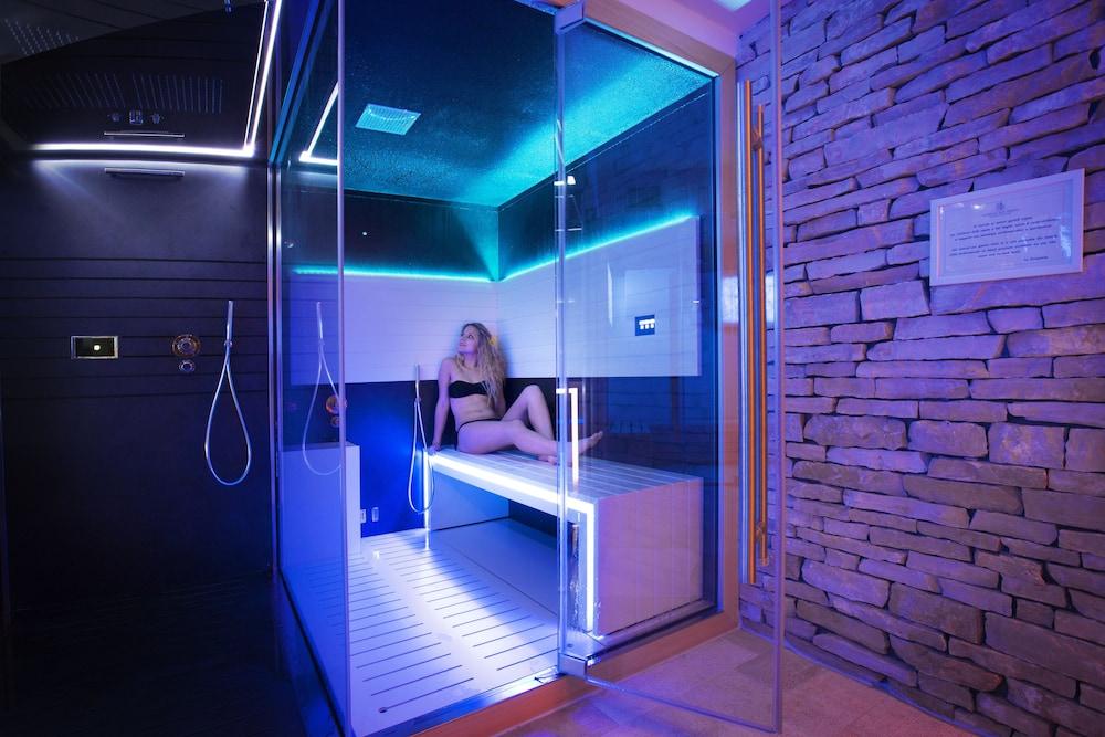 swimming pool spa