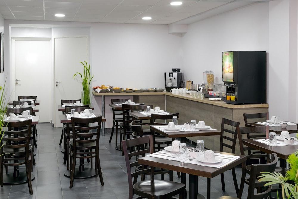 restaurant cafeteria