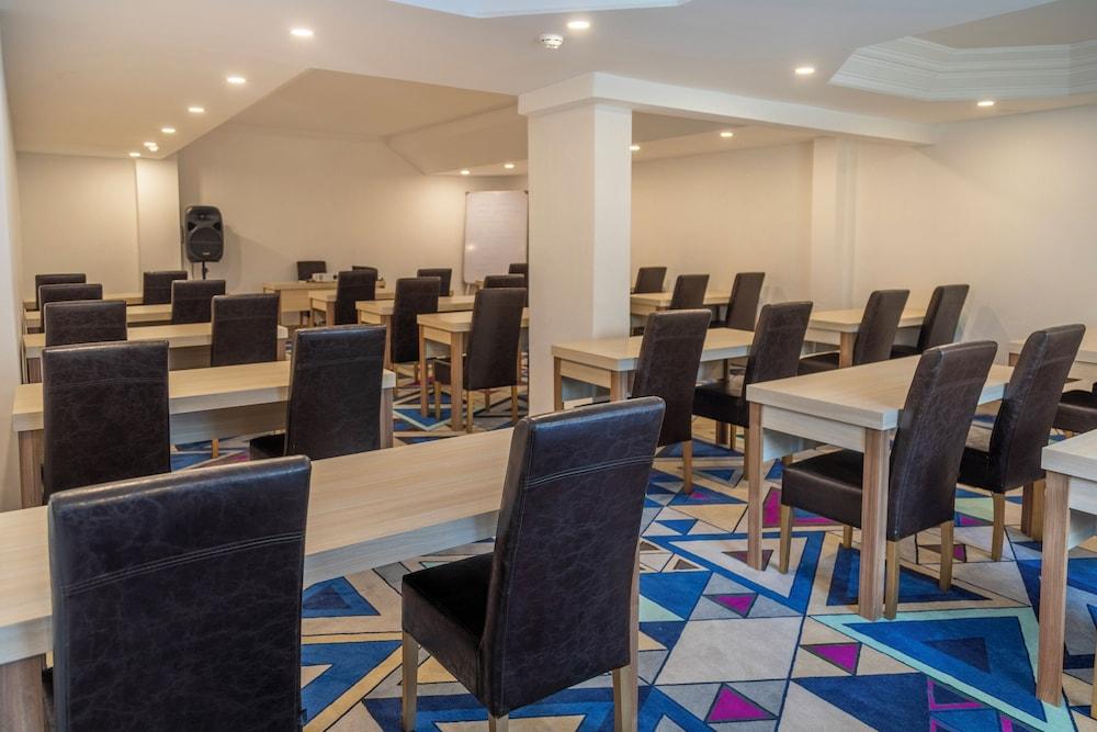 restaurant cafeteria