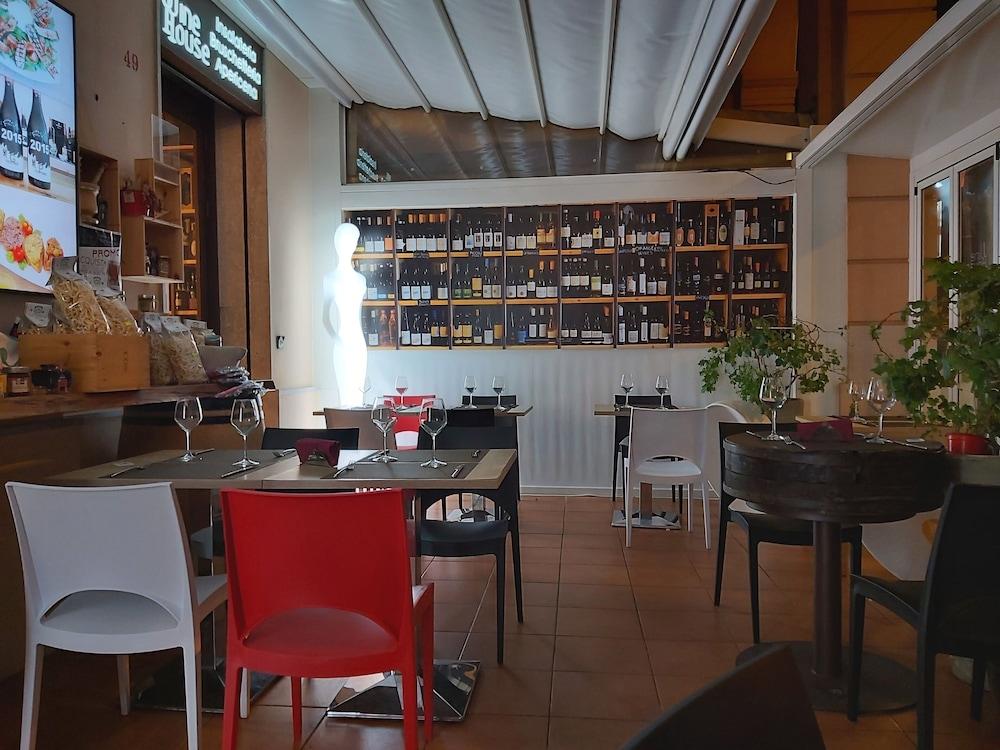 restaurant-cafeteria