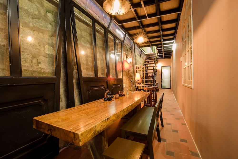 restaurant cafeteria