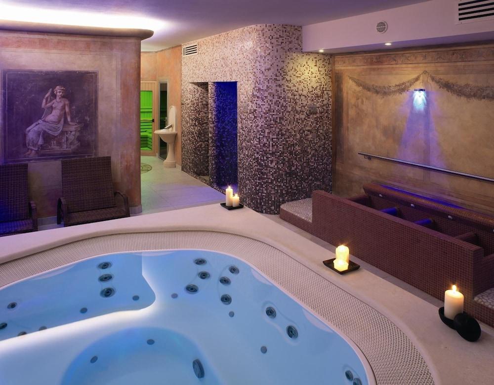 swimming pool spa