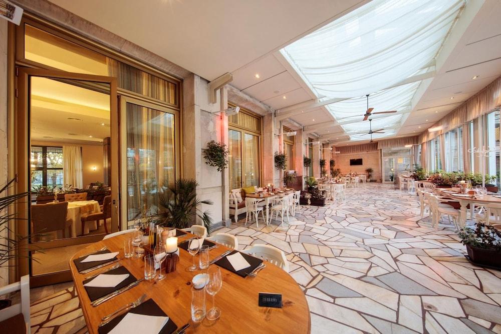 restaurant-cafeteria
