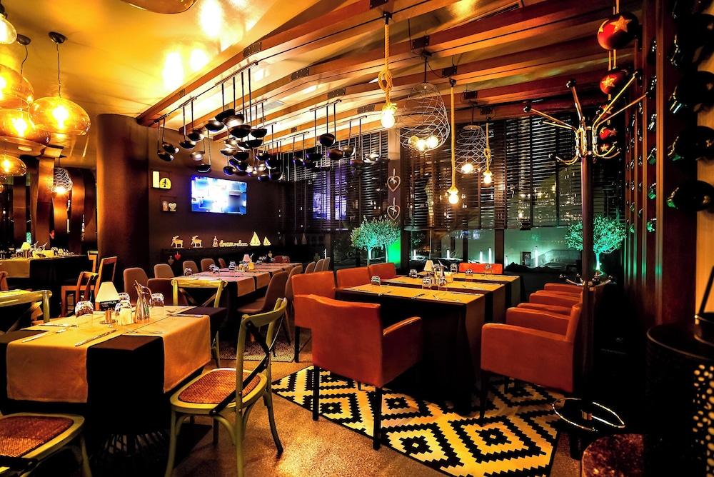 restaurant cafeteria