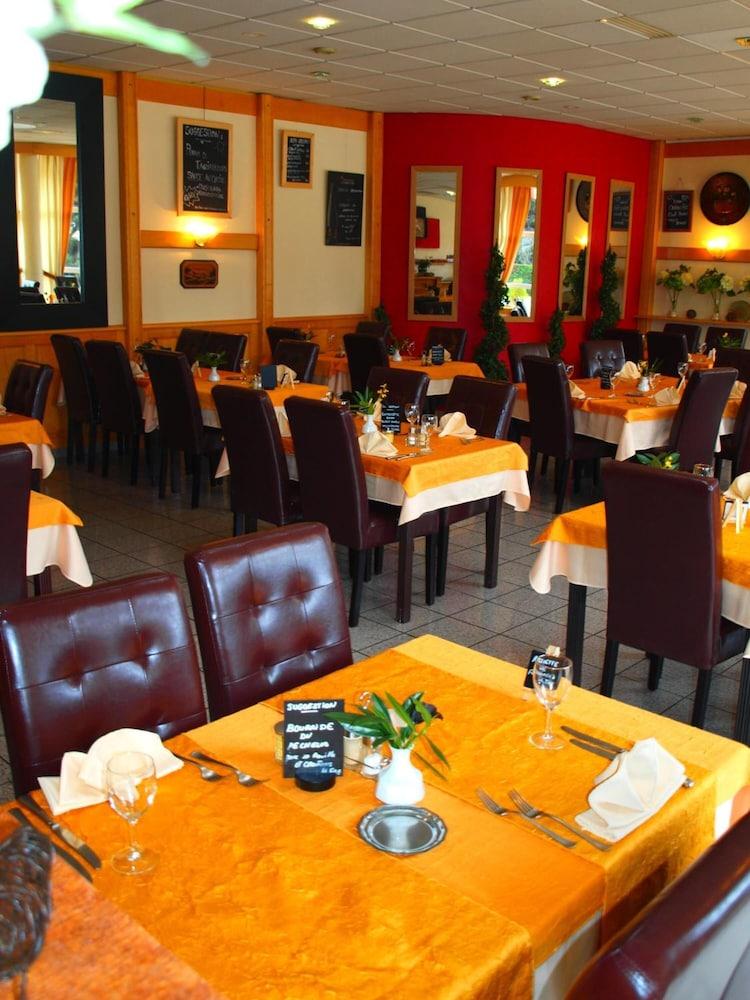restaurant cafeteria
