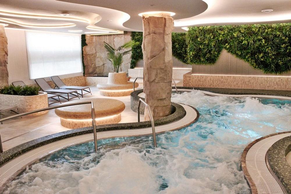 swimming pool spa