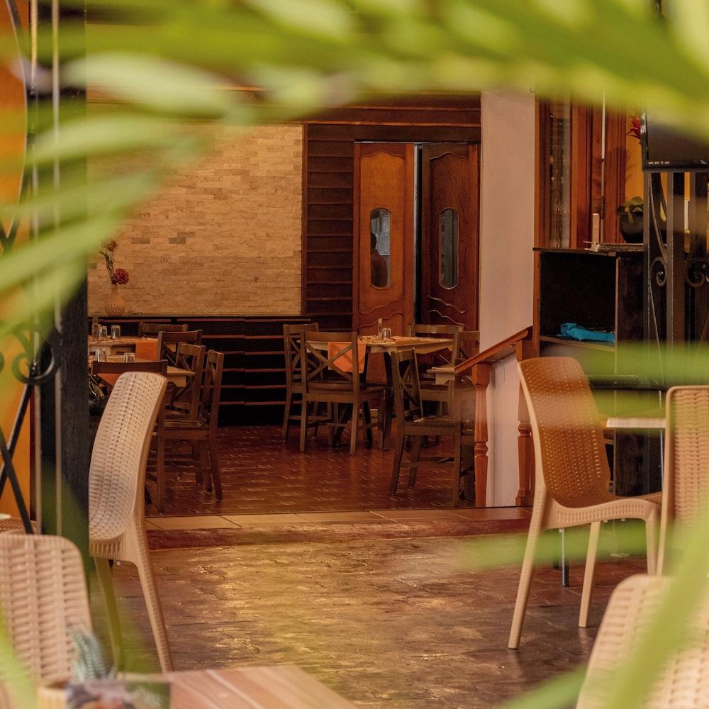 restaurant cafeteria