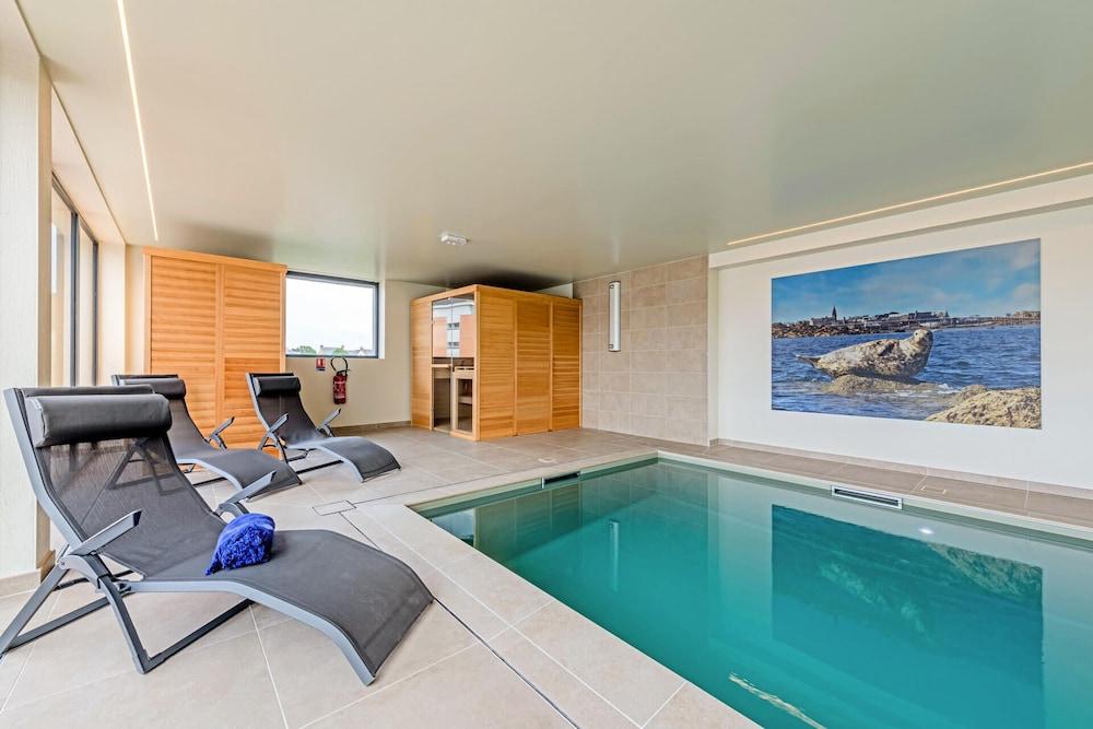 swimming pool spa