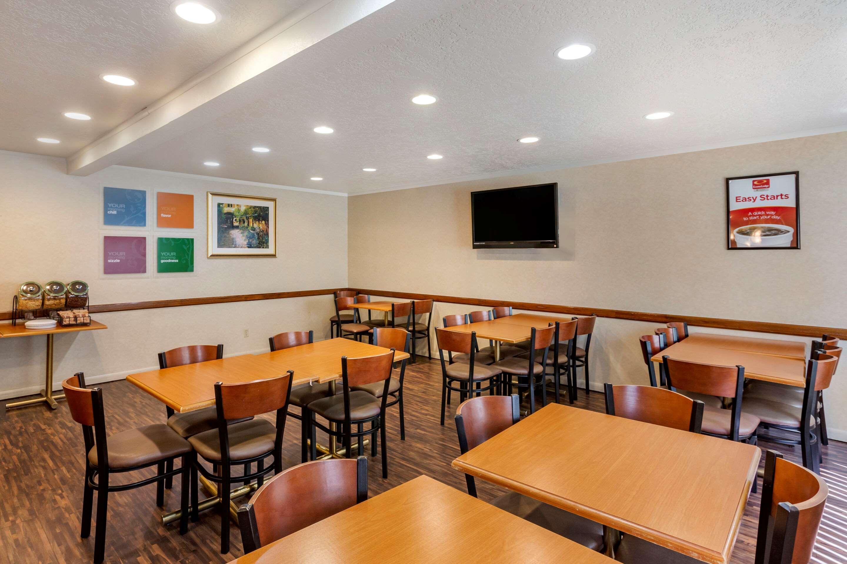 restaurant cafeteria