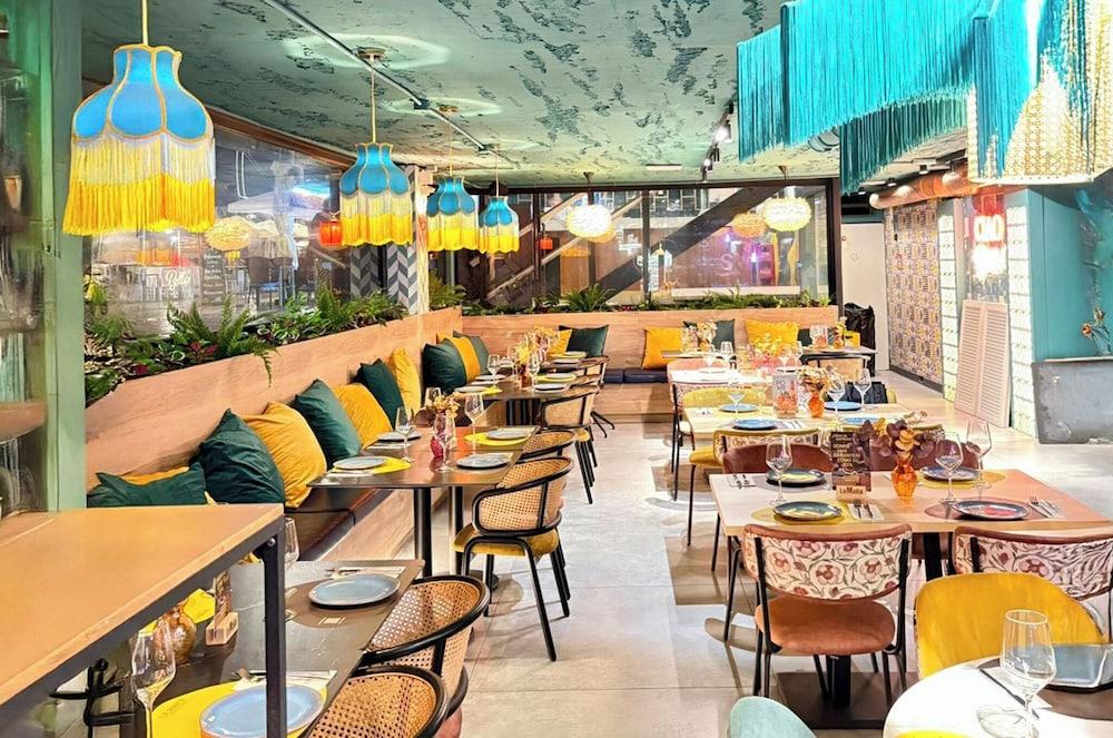 restaurant cafeteria