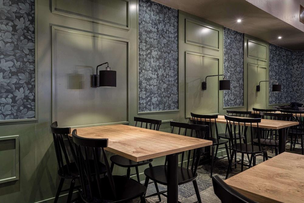 restaurant cafeteria