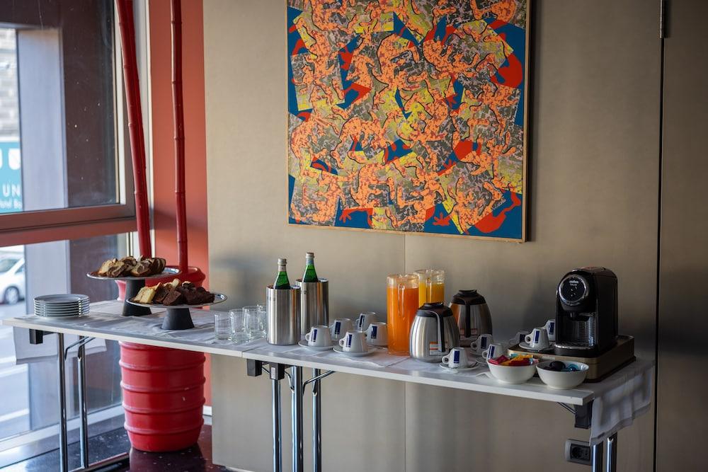 restaurant cafeteria