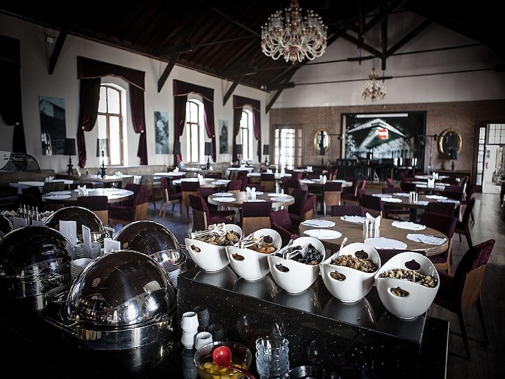 restaurant cafeteria