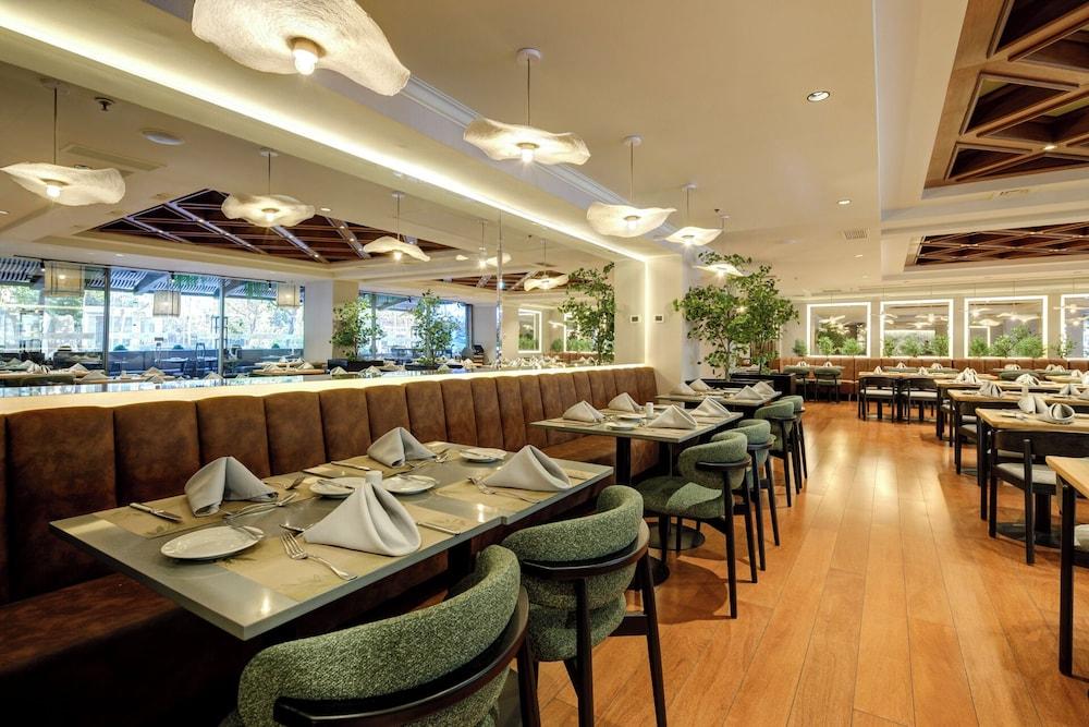 restaurant cafeteria