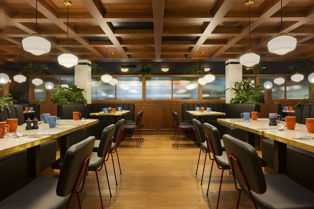 restaurant cafeteria