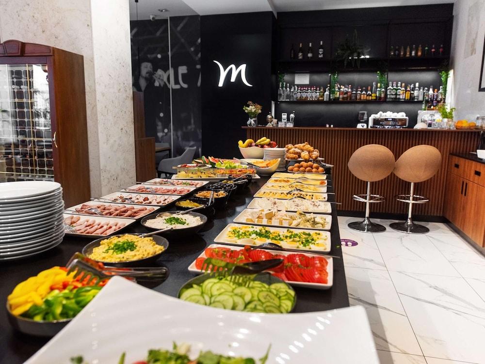 restaurant cafeteria