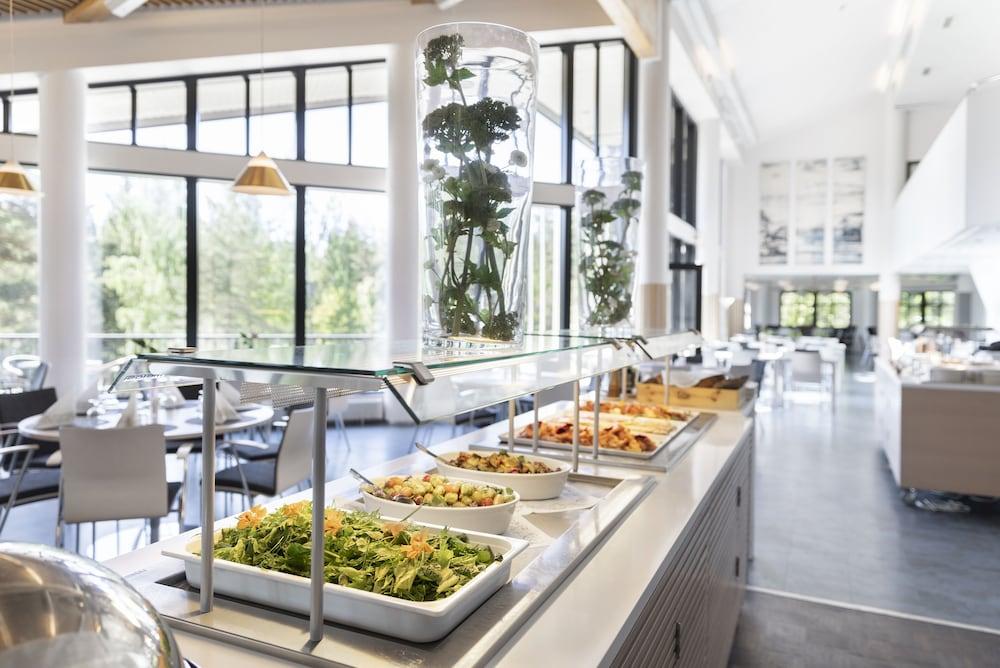 restaurant cafeteria