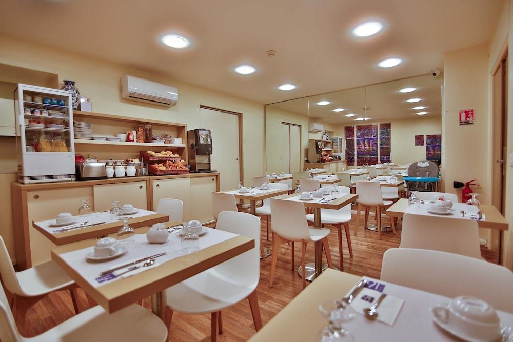 restaurant cafeteria