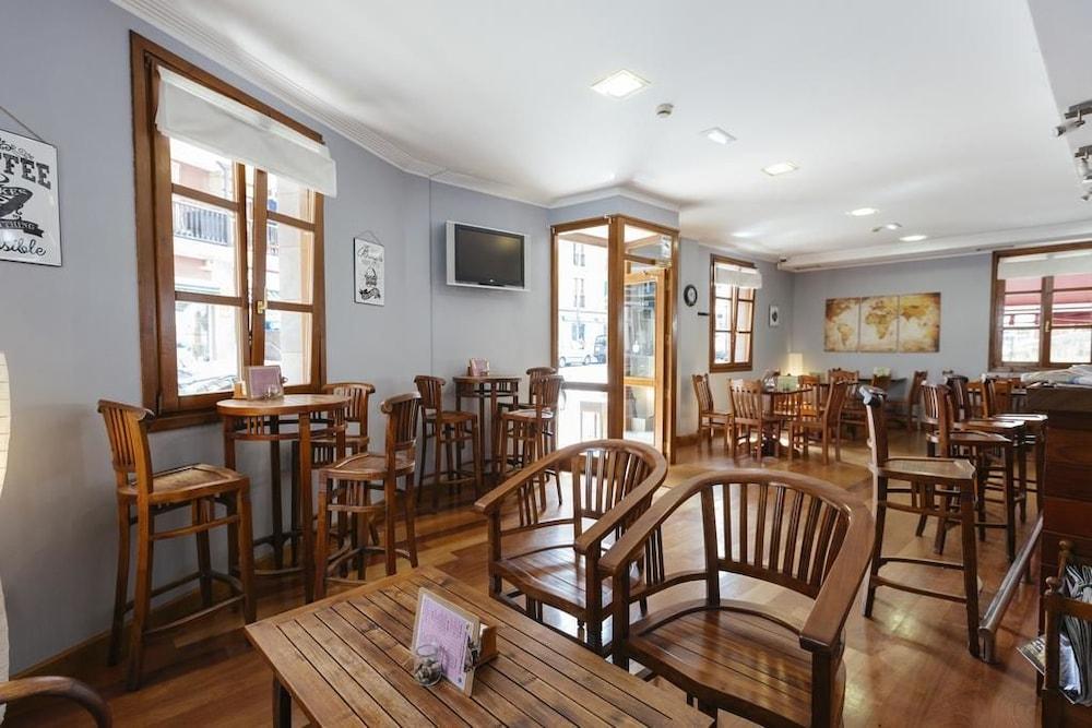 restaurant-cafeteria