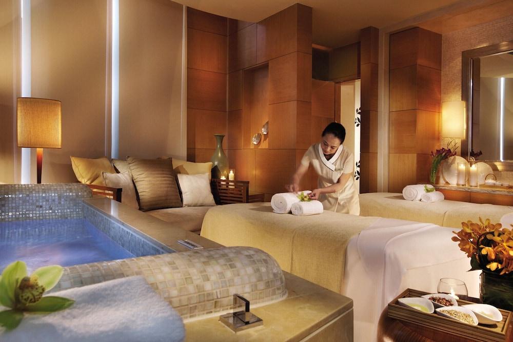 swimming pool spa