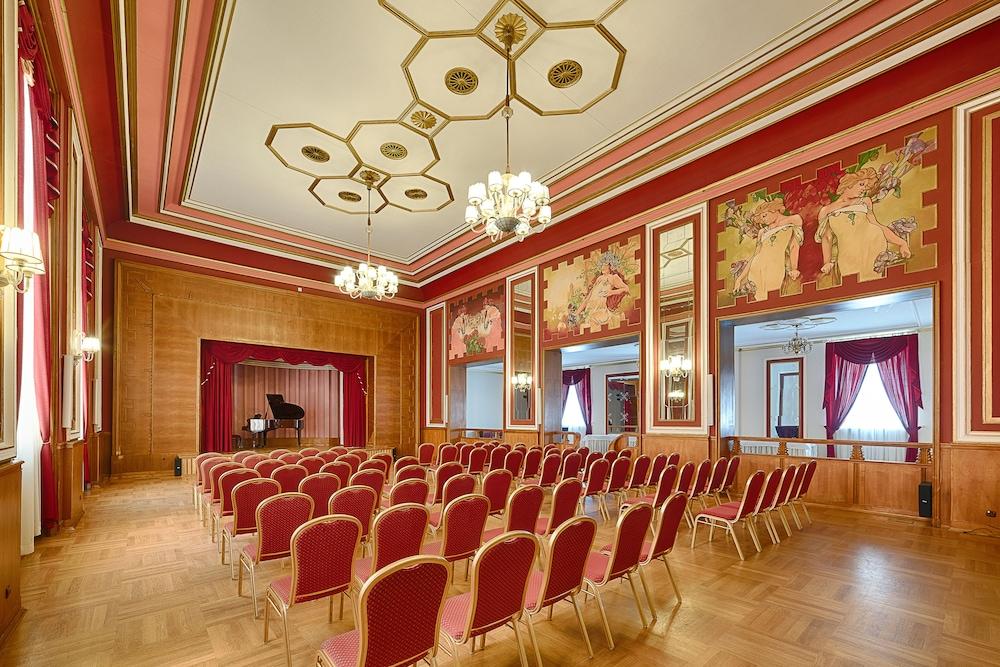 lobby