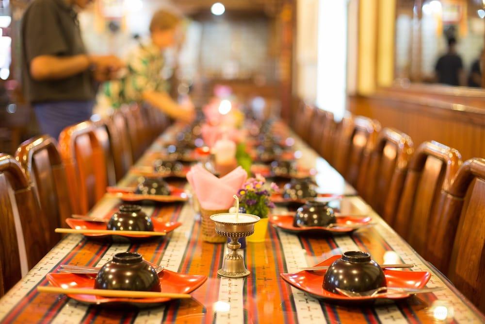 restaurant cafeteria