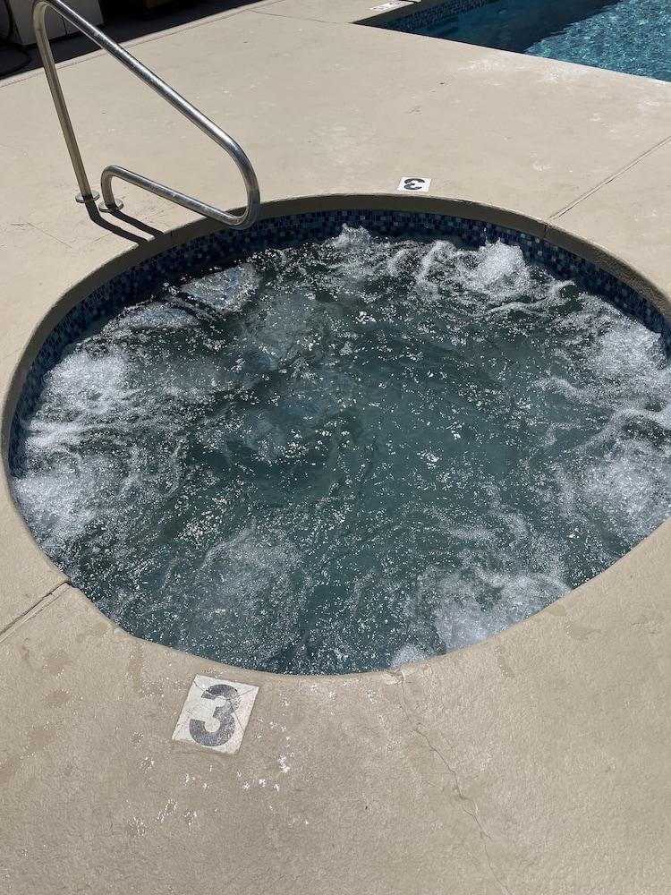 swimming pool spa