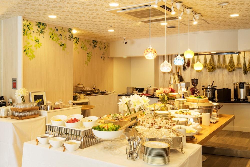 restaurant cafeteria