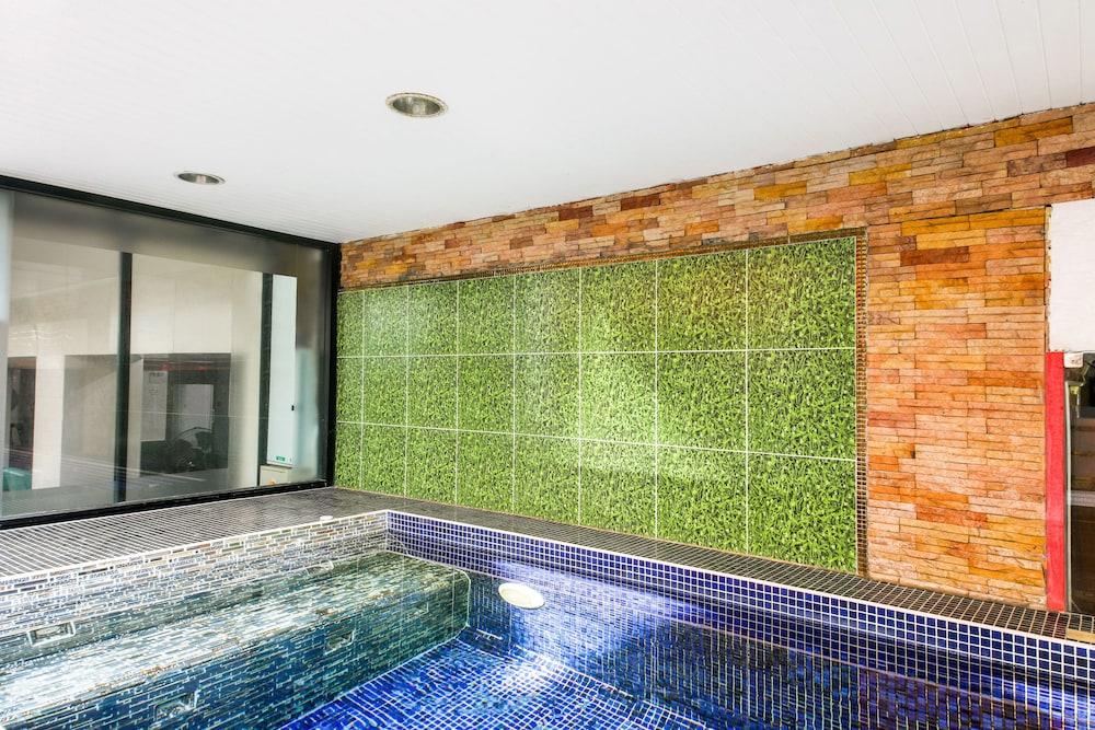 swimming pool spa
