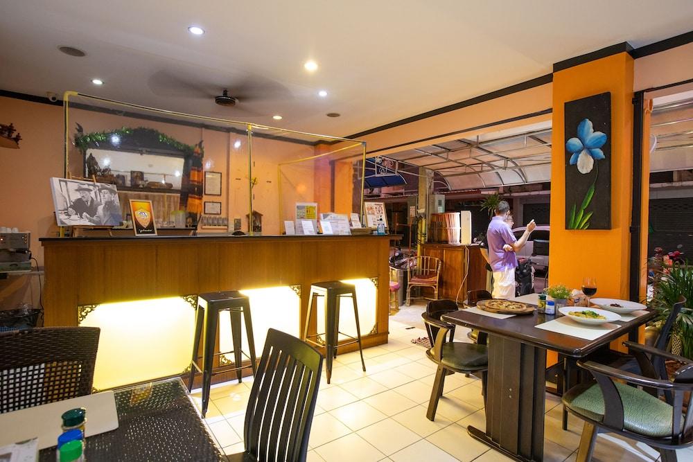 restaurant cafeteria