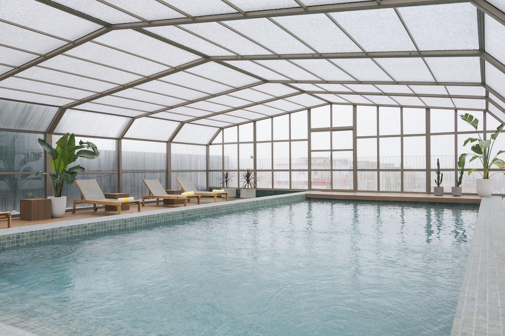 swimming pool spa