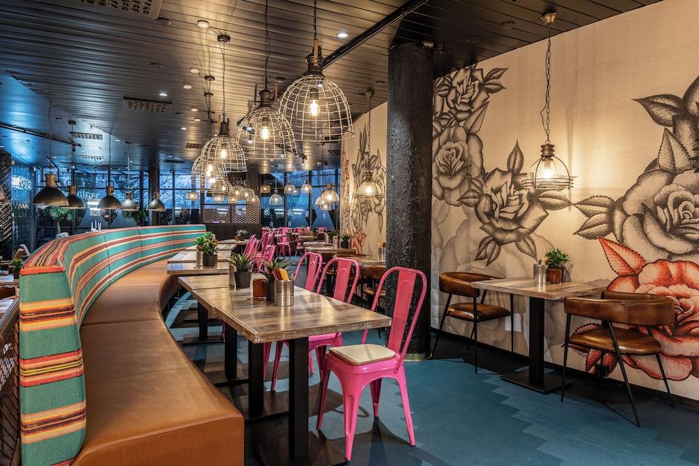 restaurant cafeteria