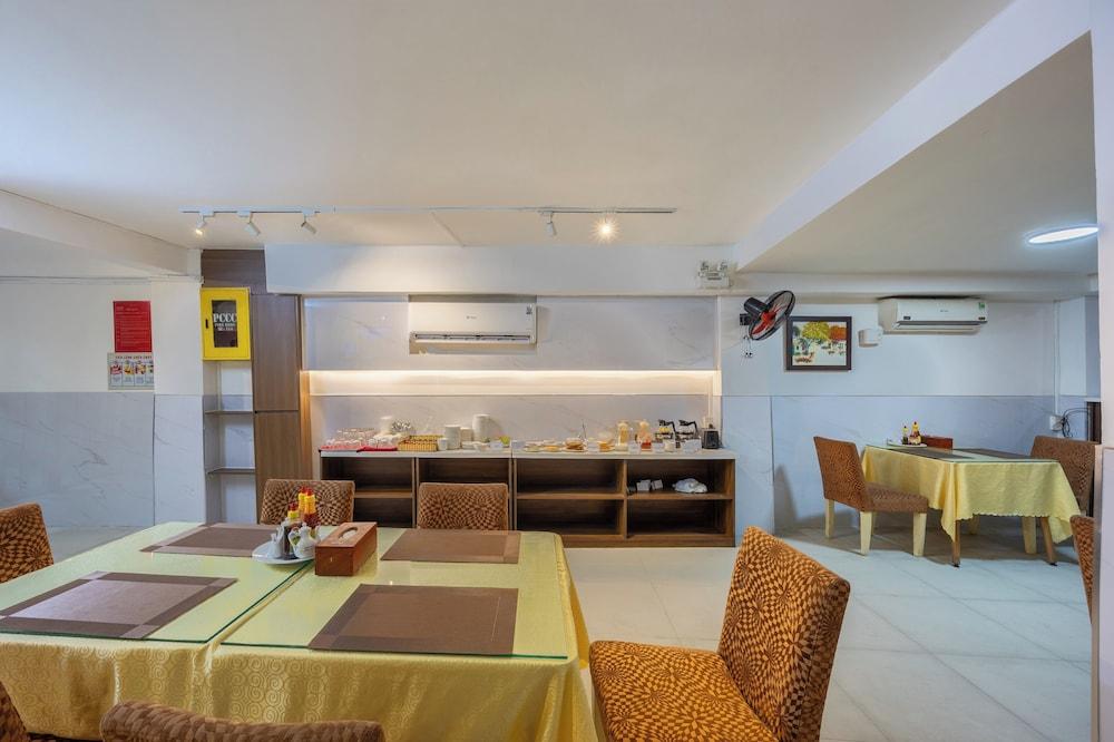 restaurant cafeteria