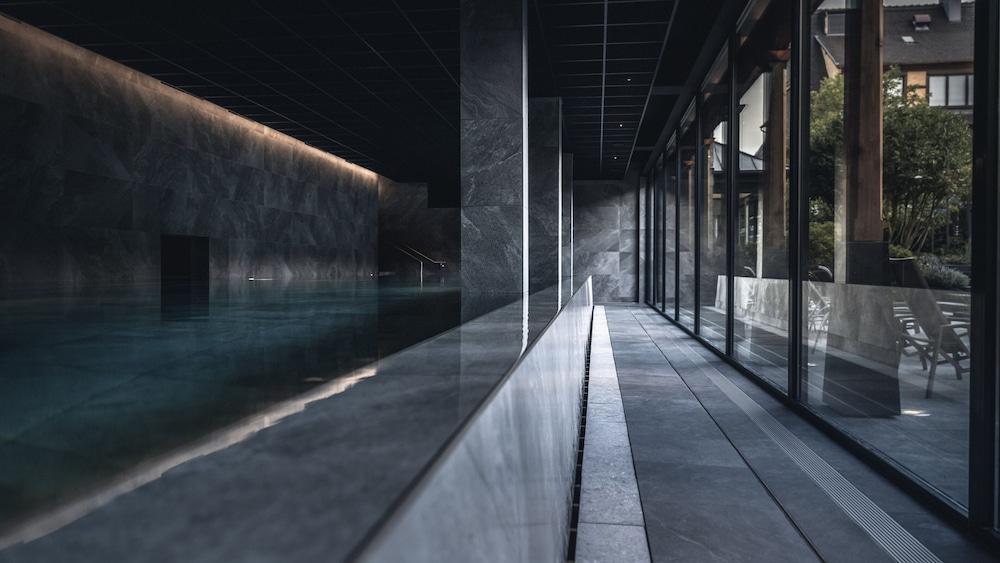 swimming pool spa