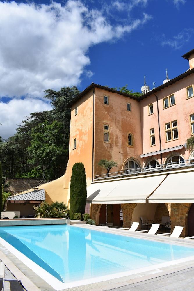 swimming pool spa