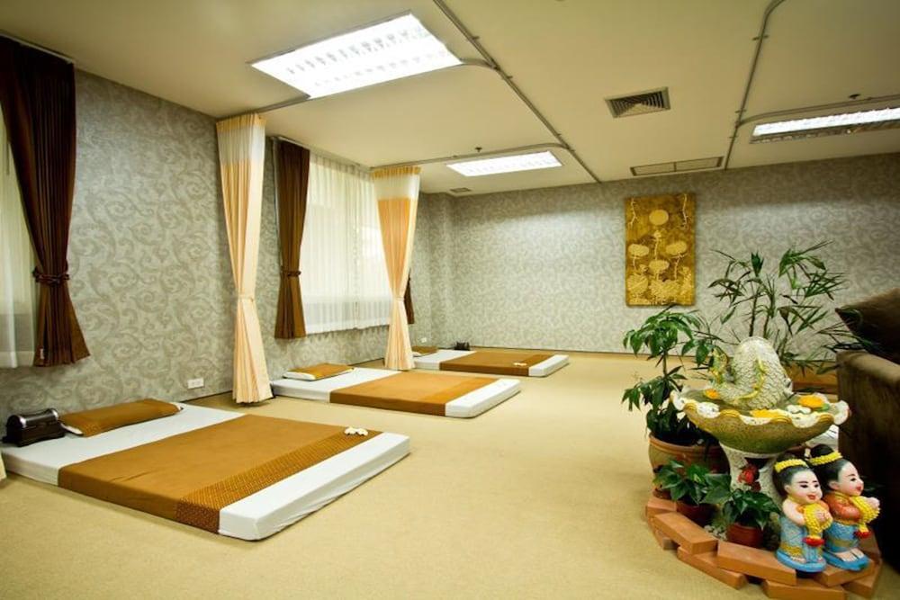 swimming pool spa