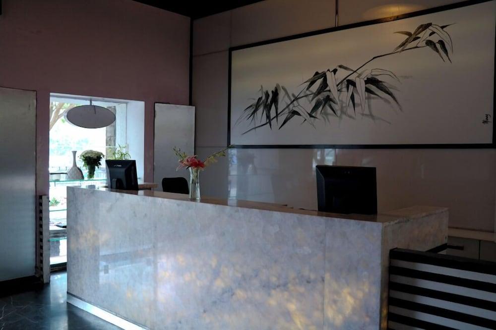 lobby