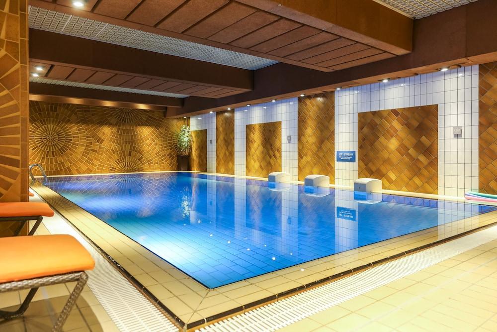 swimming pool spa