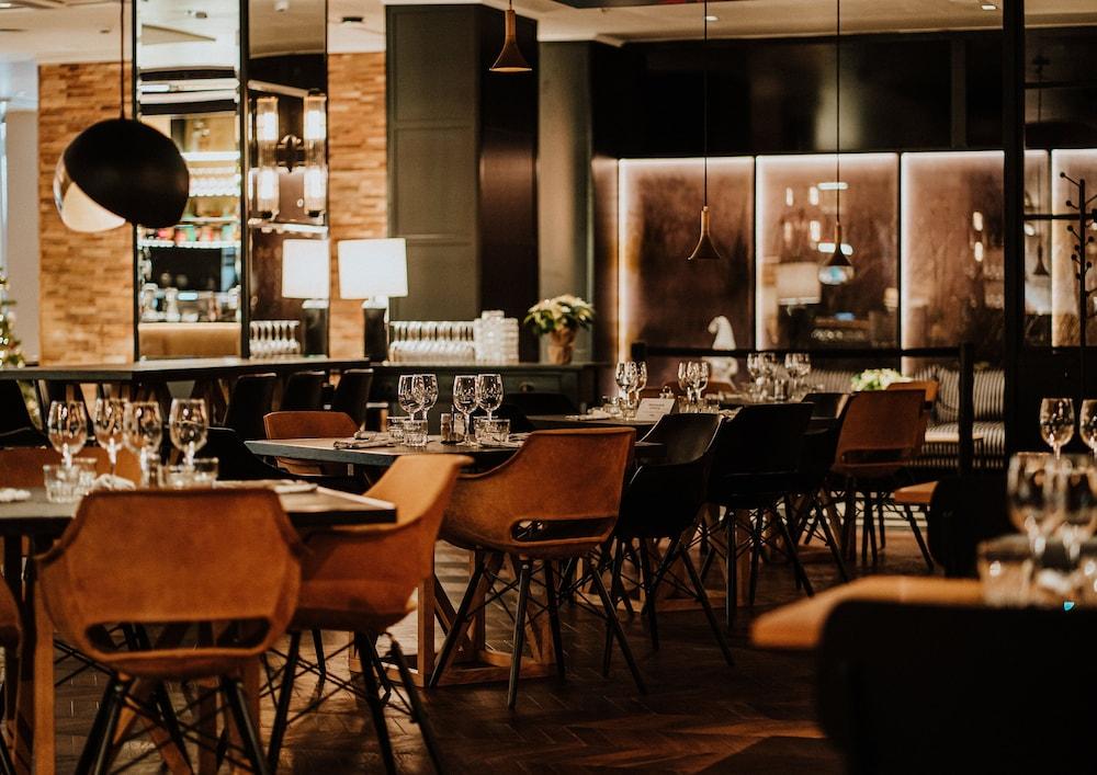 restaurant cafeteria